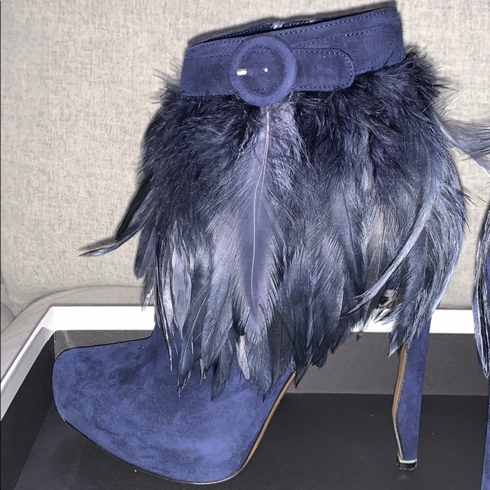 Size 36 Nicholas Kirkwood suede feather-trimmed boots